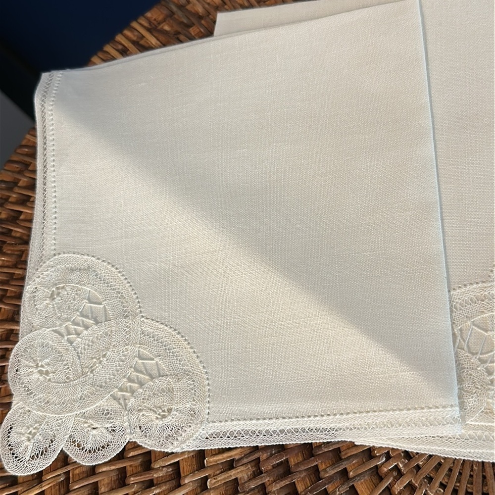 New Set of 4 Vintage 1970’d Battenburg Lace White Linen Table Napkins - Picture 3 of 7